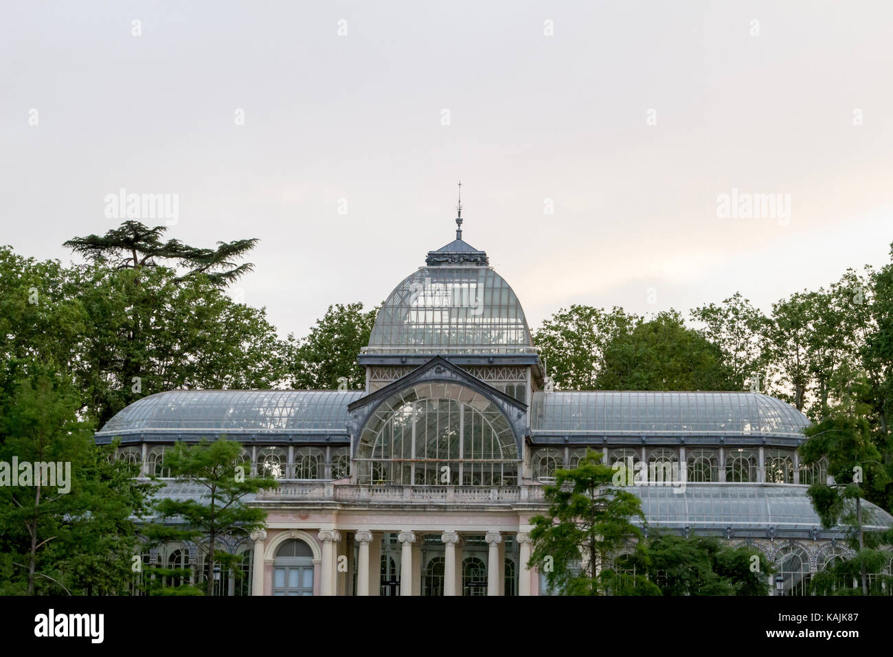 Il palazzo di cristallo (palacio de Cristal) nel parco del Retiro di Madrid, Spagna. Foto Stock