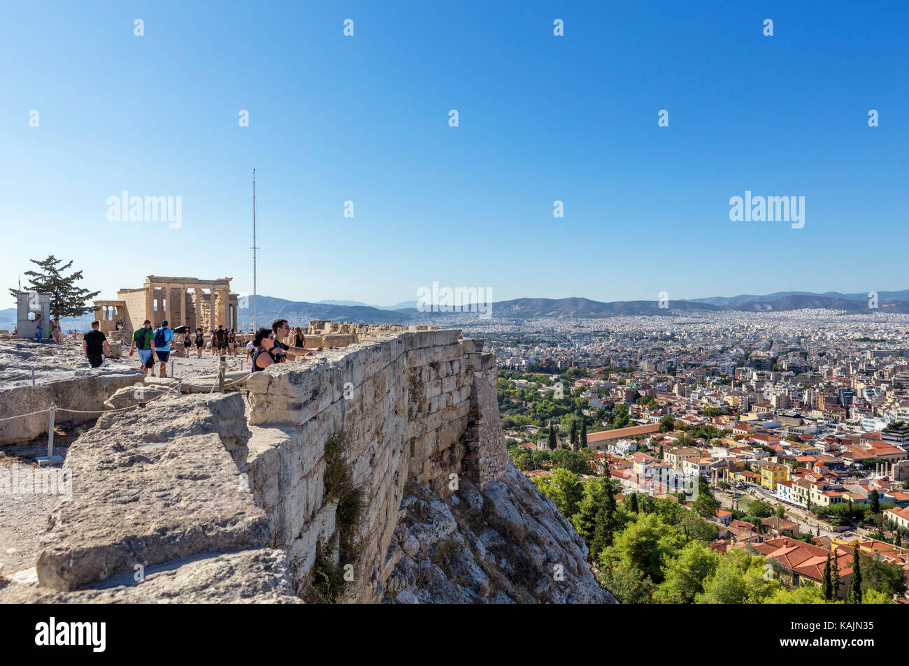 Vista sulla città dalle pareti dell'Acropoli di Atene, Grecia Foto Stock