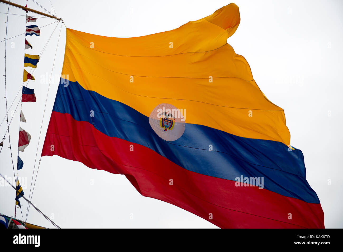 Bandiera Colombia 90x150cm - Digni - 100% Poliestere Con Asta