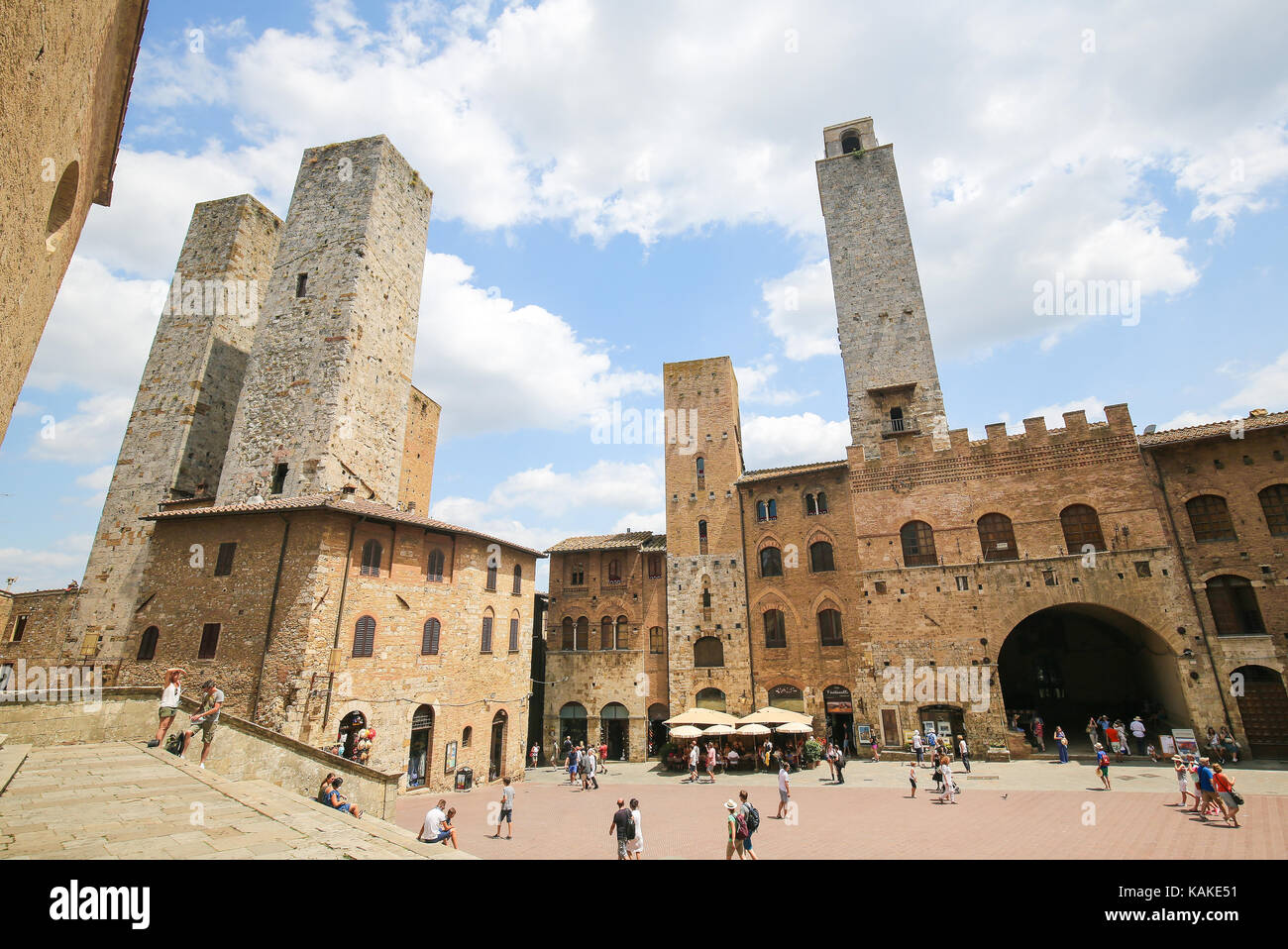 Torri medievali, tra cui la famosa torre Chigi, in san gimignano, città delle belle torri in Toscana, Italia Foto Stock