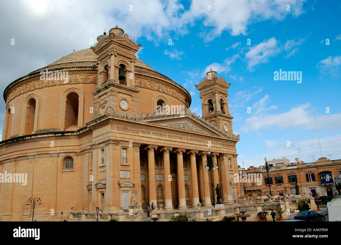 Mosta sull isola di Malta vanta la terza più grande cupola non supportato nel mondo dedicata all'assunzione. Foto Stock