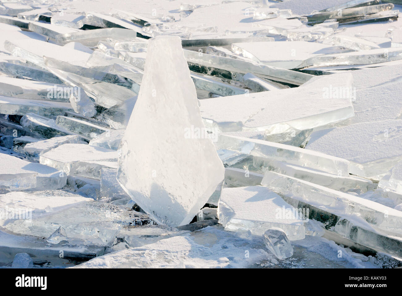 Il lago di Balaton in Ungheria coperti con floes durante un gelido inverno. Foto Stock