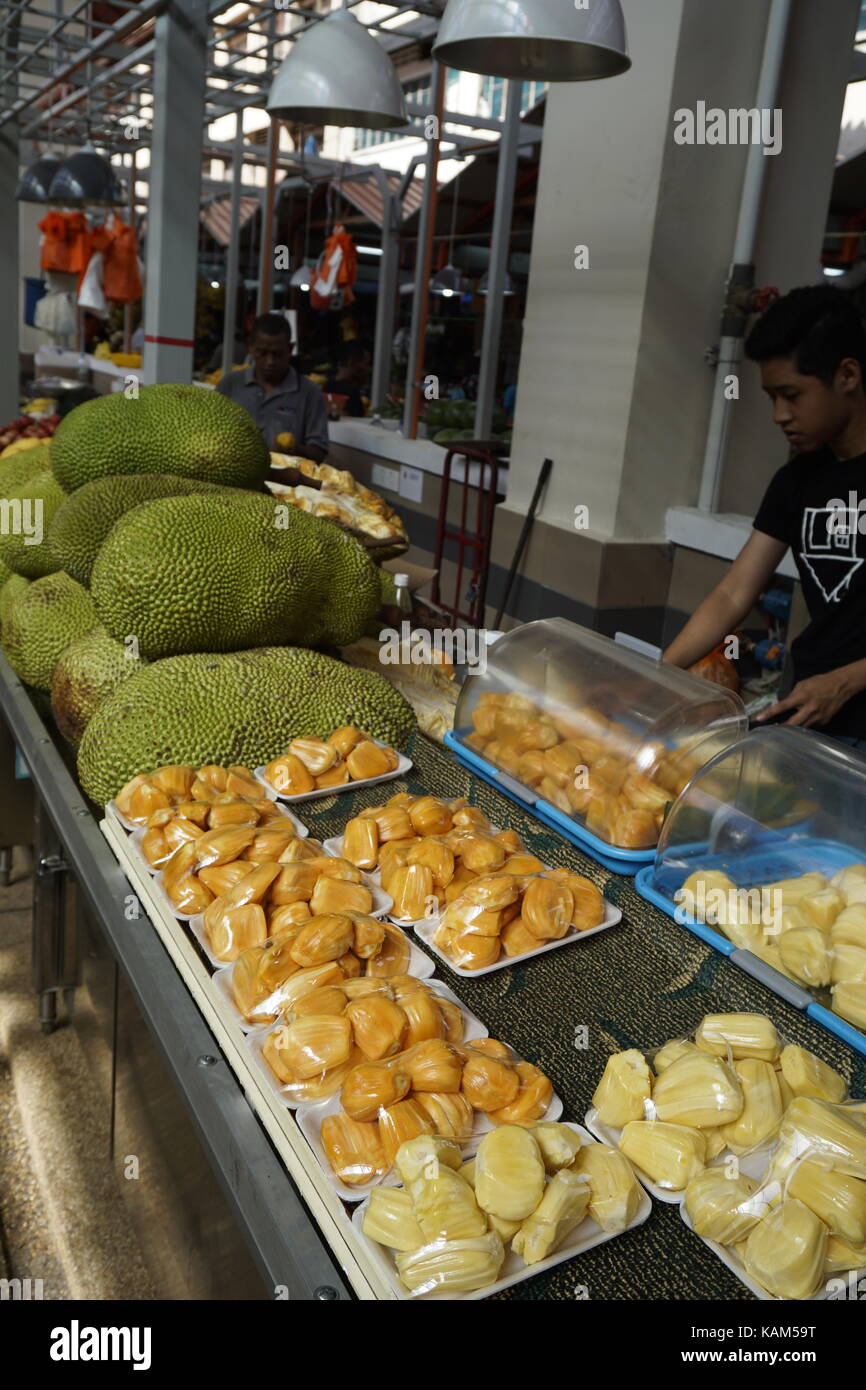 Bancarella vendendo pranzo jackfruit nel mercato della Malesia Foto Stock