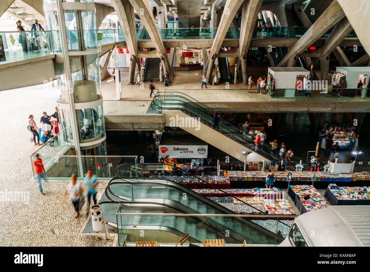 Lisbona, Portogallo - agosto 10, 2017: Gare do Oriente (Lisbona stazione oriente) è uno dei principali portoghese di trasporto intermodale hub situato nel ci Foto Stock