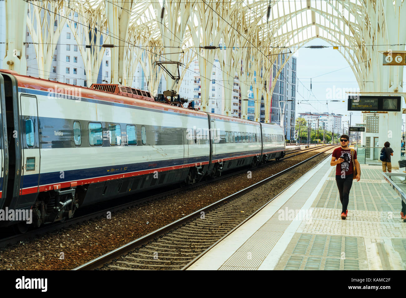 Lisbona, Portogallo - agosto 10, 2017: Gare do Oriente (Lisbona stazione oriente) è uno dei principali portoghese di trasporto intermodale hub situato nel ci Foto Stock