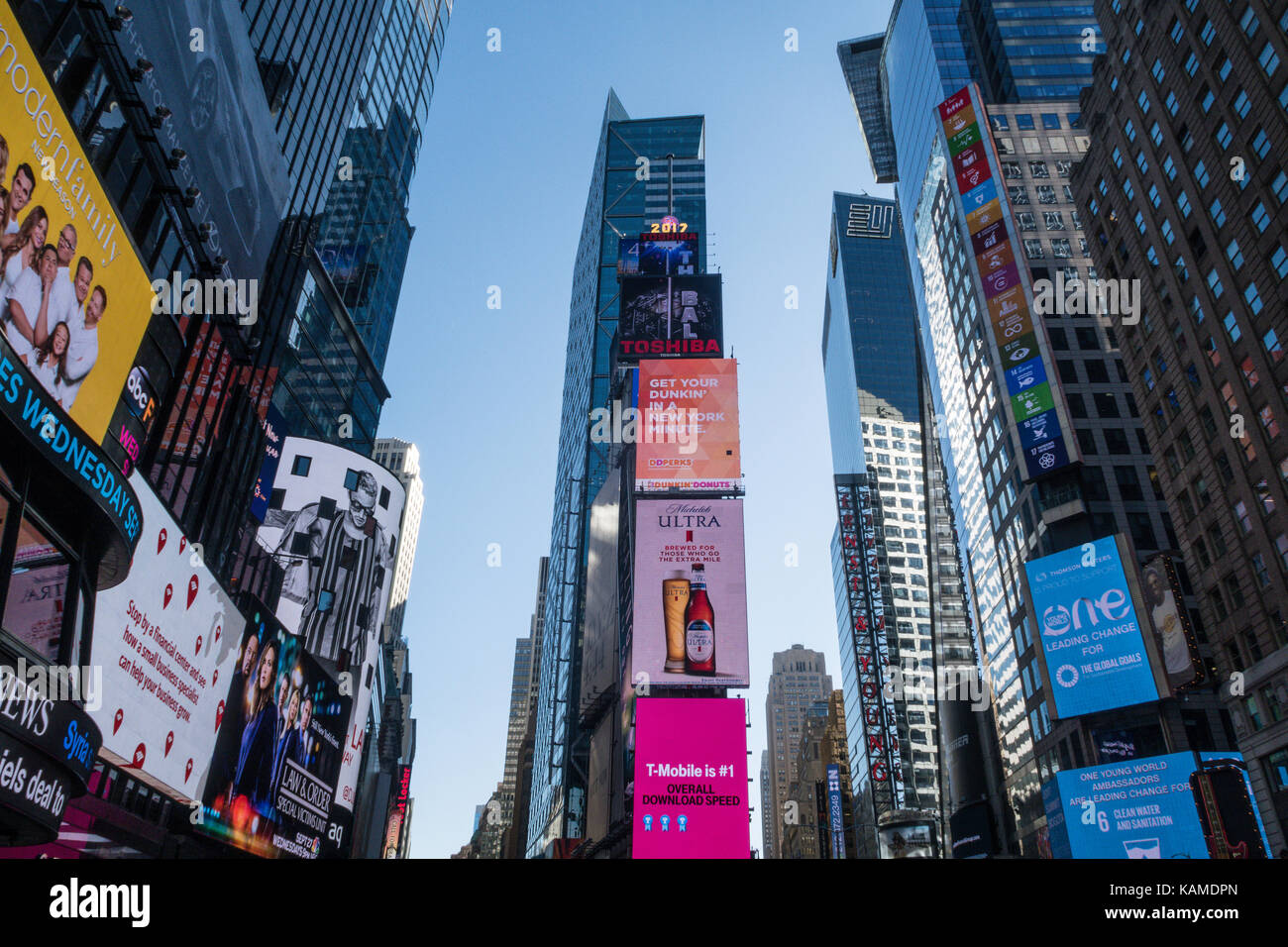 Elettronica di cartelloni pubblicitari in Times Square NYC, Stati Uniti d'America Foto Stock
