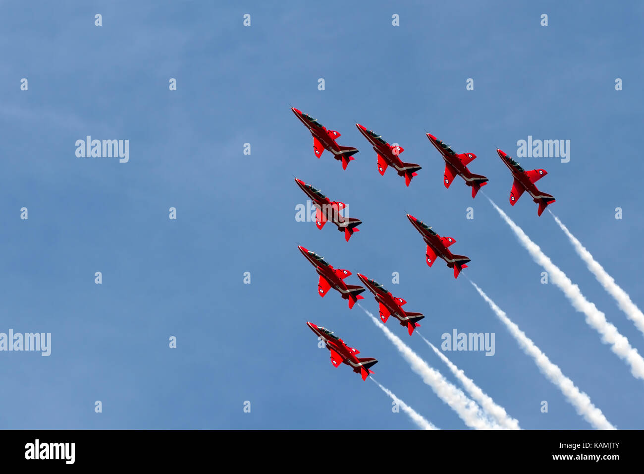RAF frecce rosse di eseguire il loro volo visualizzazione all'Airshow di Southport in Inghilterra, Regno Unito Foto Stock