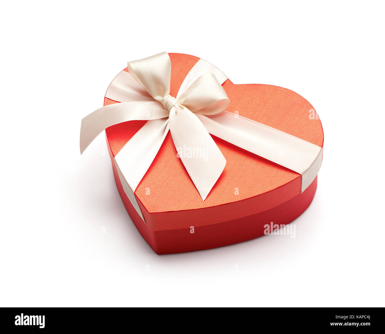 Cuore rosso forma scatola regalo isolato su sfondo bianco Foto Stock