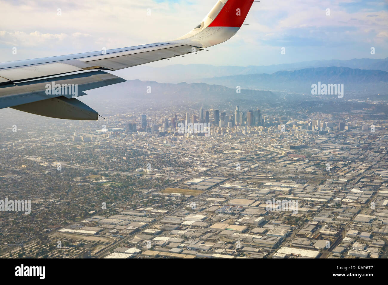 Vista aerea del centro cittadino, vista da finestra sedile di un aereo, California, U.S.A. Foto Stock