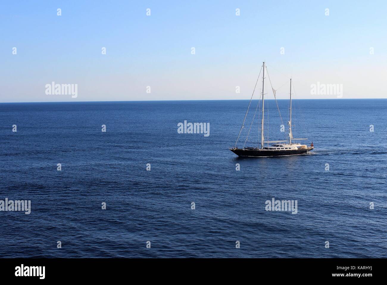 In barca a vela nel mare Adriatico, Croazia Foto Stock