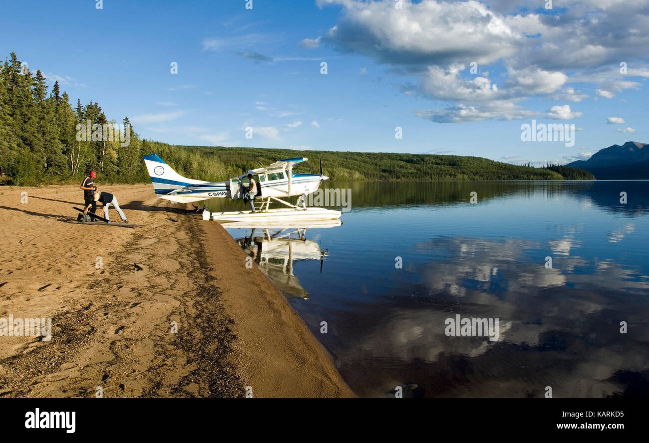 La pesca su doctor salamoia, Northwest Territories, pesca sul lago medico,territori del nord-ovest Foto Stock