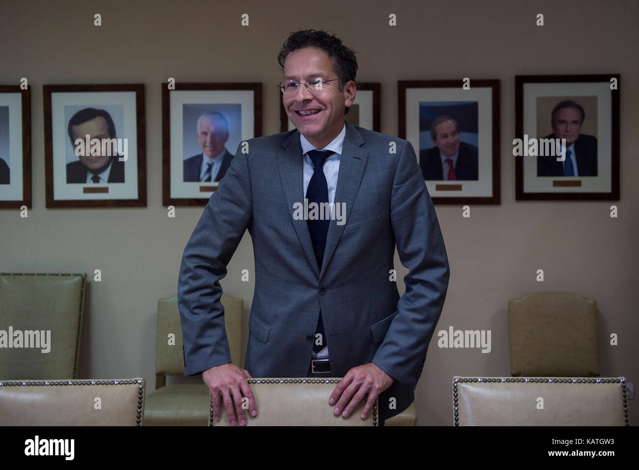 Atene, Grecia. Xxv Sep, 2017. Presidente del gruppo euro, jeroen dijsselbloem, fotografati prima di un incontro con il ministro greco delle finanze a Atene, Grecia, 25 settembre 2017. Otto anni dopo l'inizio della drammatica crisi finanziaria in Grecia, l'Unione europea ha ufficialmente terminato il loro disavanzo procedura contro atene. Il Parlamento consiglio ministeriale ha preso la decisione di lunedì. Credito: angelos tzortzinis/dpa/alamy live news Foto Stock