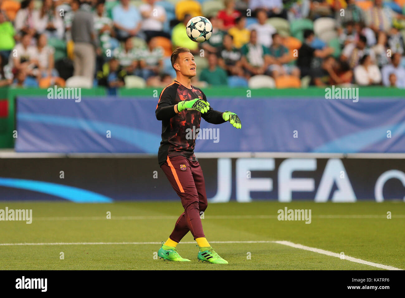 Lisbona, Portogallo. 27Sep, 2017. barcelona"s portiere marc-andré ter stegen dalla Germania durante il match tra sporting cp v fc barcelona uefa champions league match di spareggio a estadio jose alvalade il 27 settembre 2017 a Lisbona, Portogallo. Credito: bruno barros/alamy live news Foto Stock
