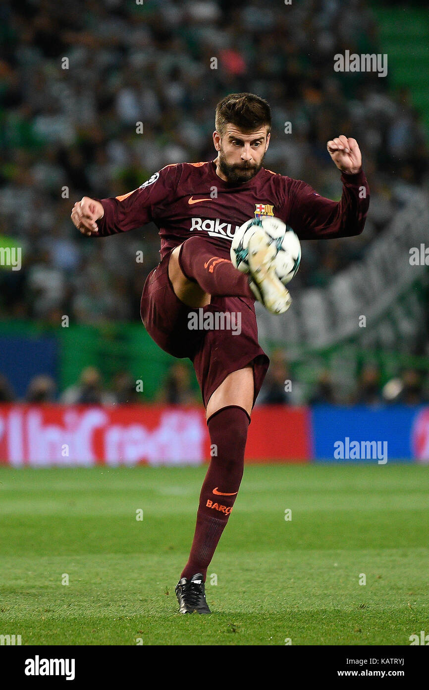 Lisbona, Portogallo. 27Sep, 2017. GERARD PIQUE da FC Barcellona in azione durante la UEFA Champions League football match del gruppo d tra sporting cp e FC Barcellona in alvalade Stadium il 27 settembre 2017 a Lisbona, Portogallo. Credito: bruno de Carvalho/alamy live news Foto Stock