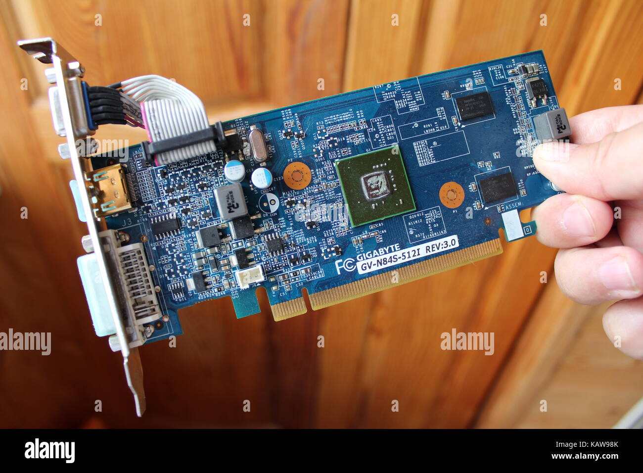 Vecchia scheda grafica per un computer dell'azienda "Gigabyte" Foto Stock