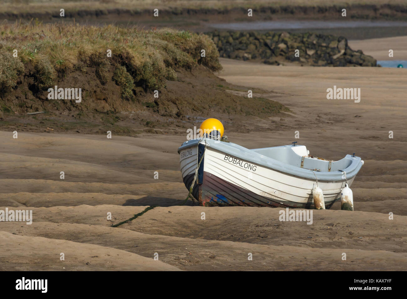 Barche keeled tirata fuori in Morston creek / canale, Norfolk Foto Stock