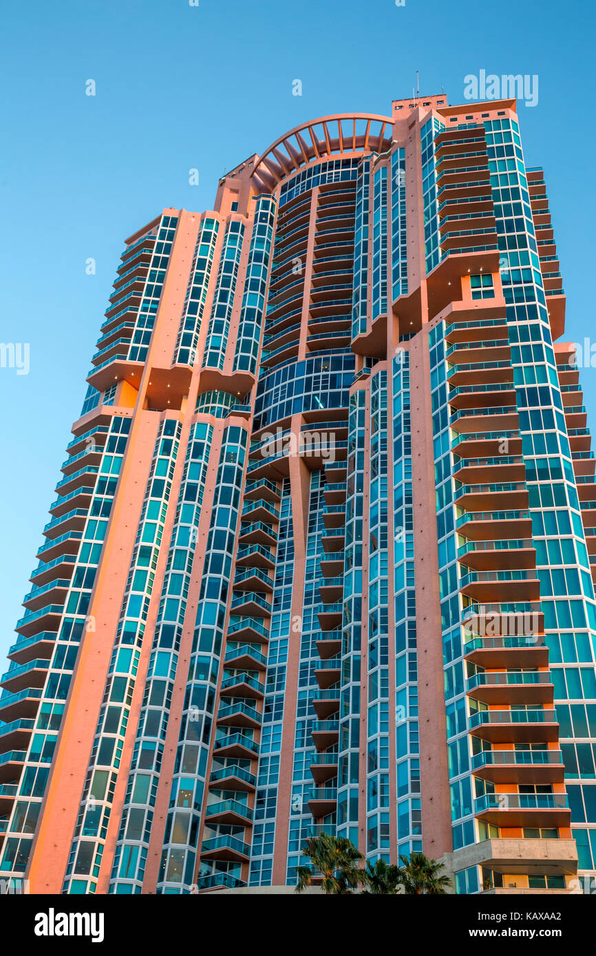 Miami Beach, Florida. Alto edificio di condominio a South Pointe, South Beach. Foto Stock