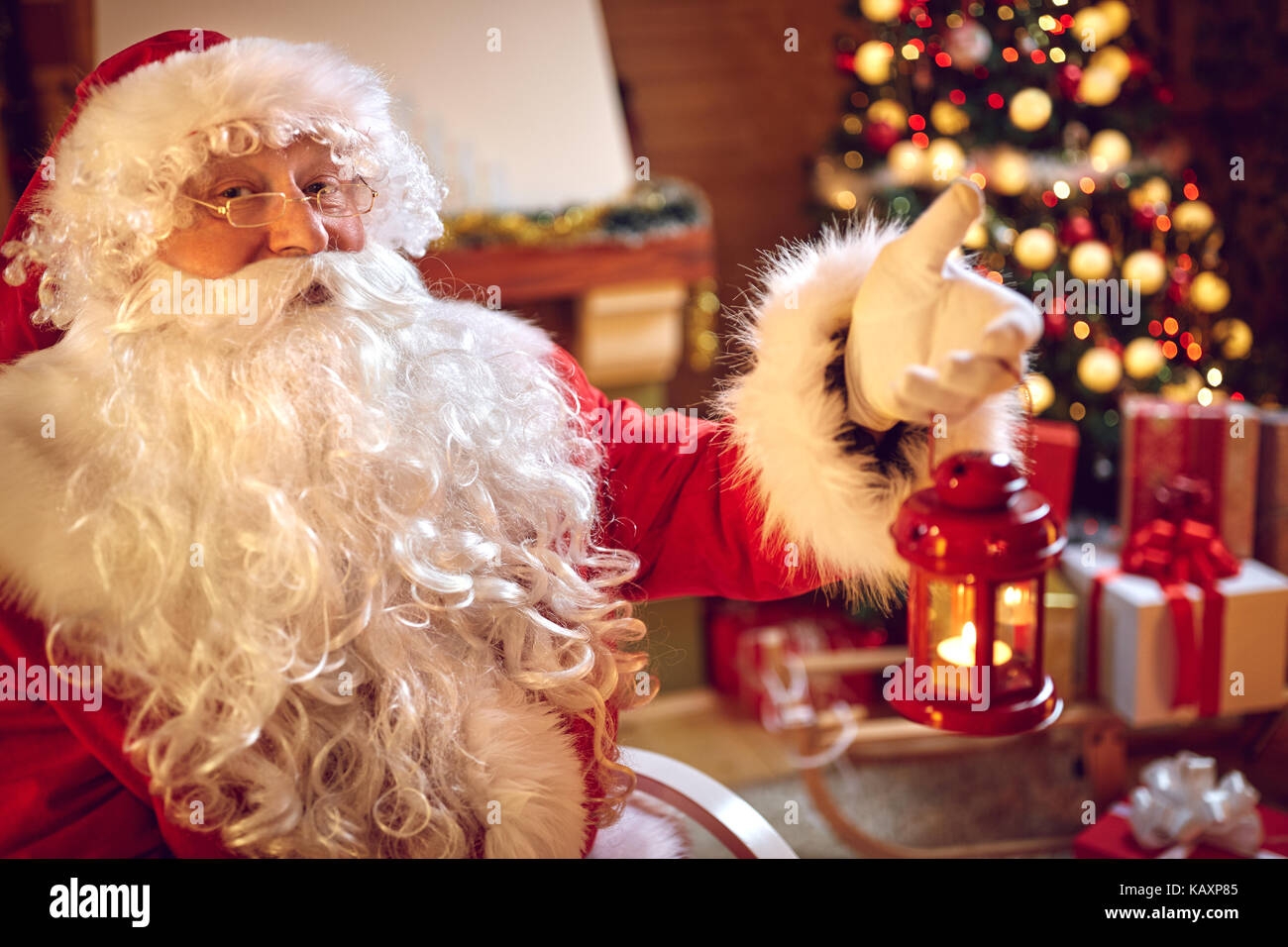 Ritratto di felice babbo natale sul xmas- tempo di Natale Foto Stock