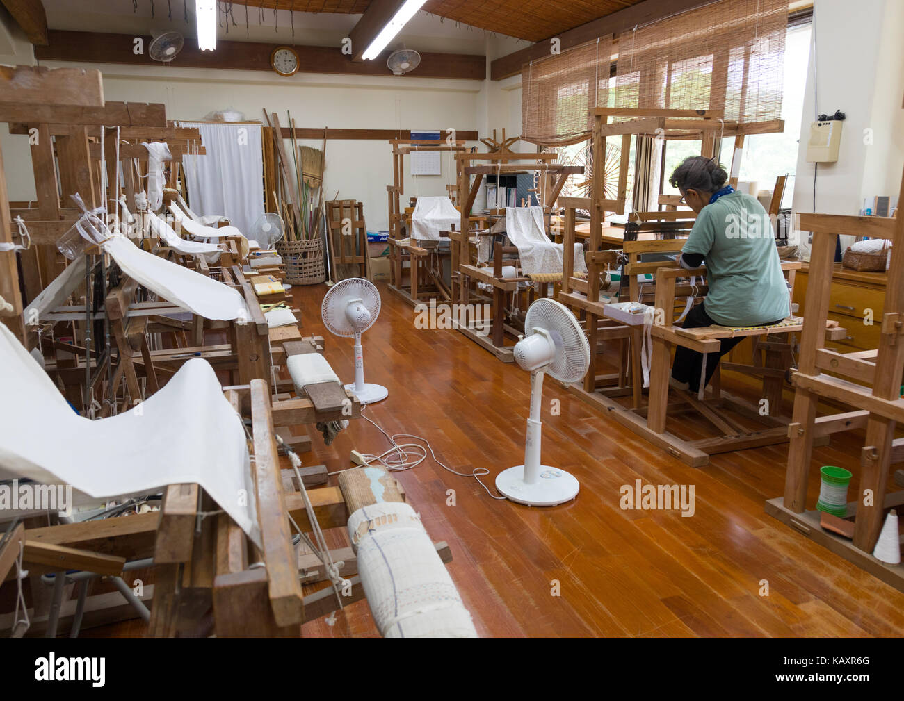 Laboratorio di tessitura, Isole Yaeyama, Isola di Taketomi, Giappone Foto Stock