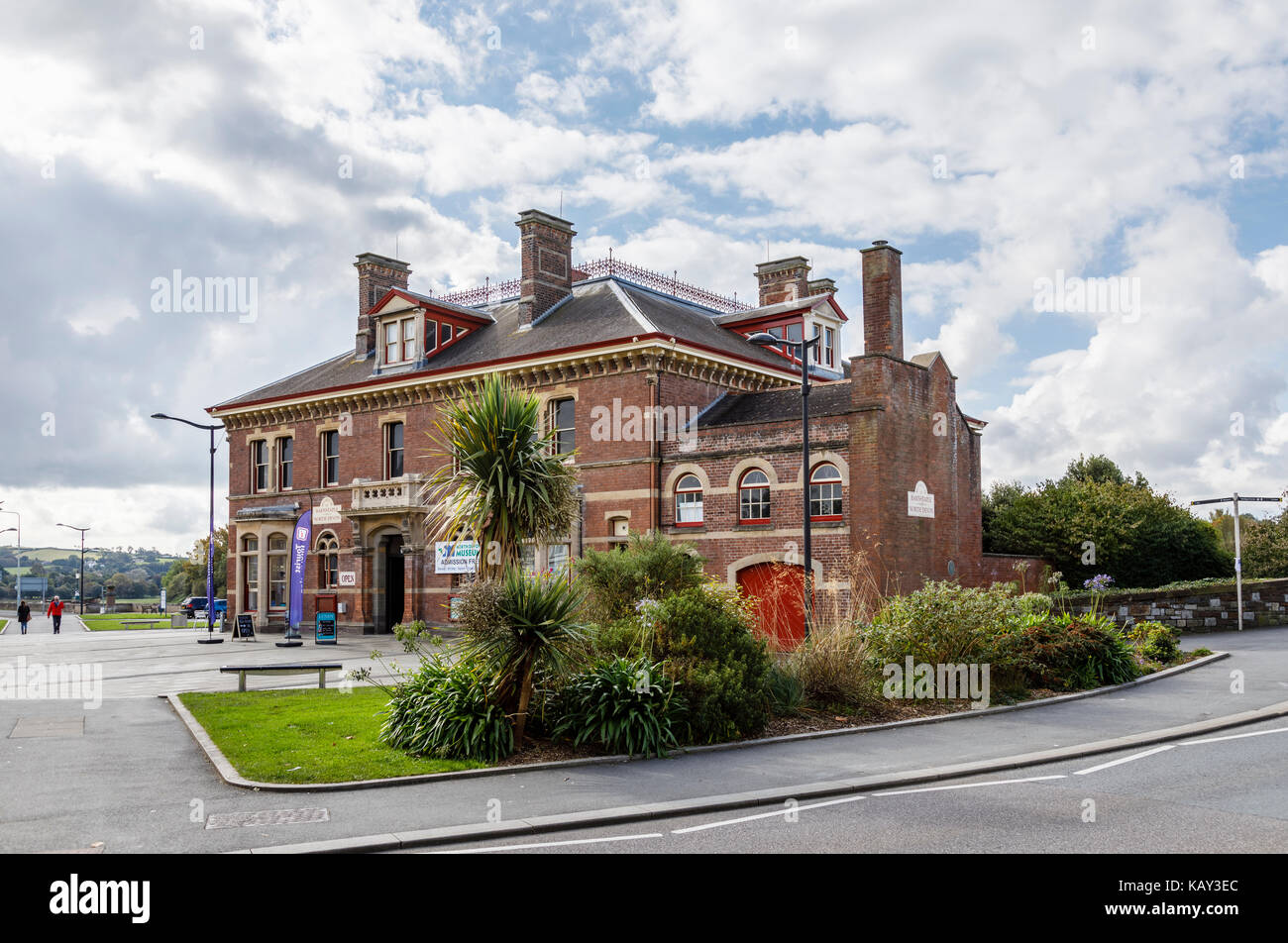 North Devon Museum, il Quadrato, Barnstaple, la città principale del North Devon, Inghilterra, il più basso punto di attraversamento del fiume Taw, che scorre nella Bristo Foto Stock