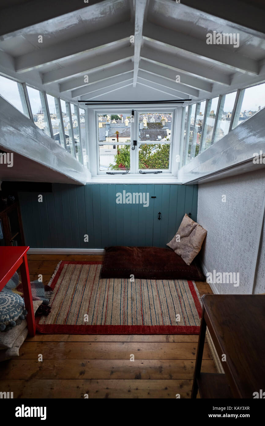 Camera all'attico in una casa vittoriana Foto Stock