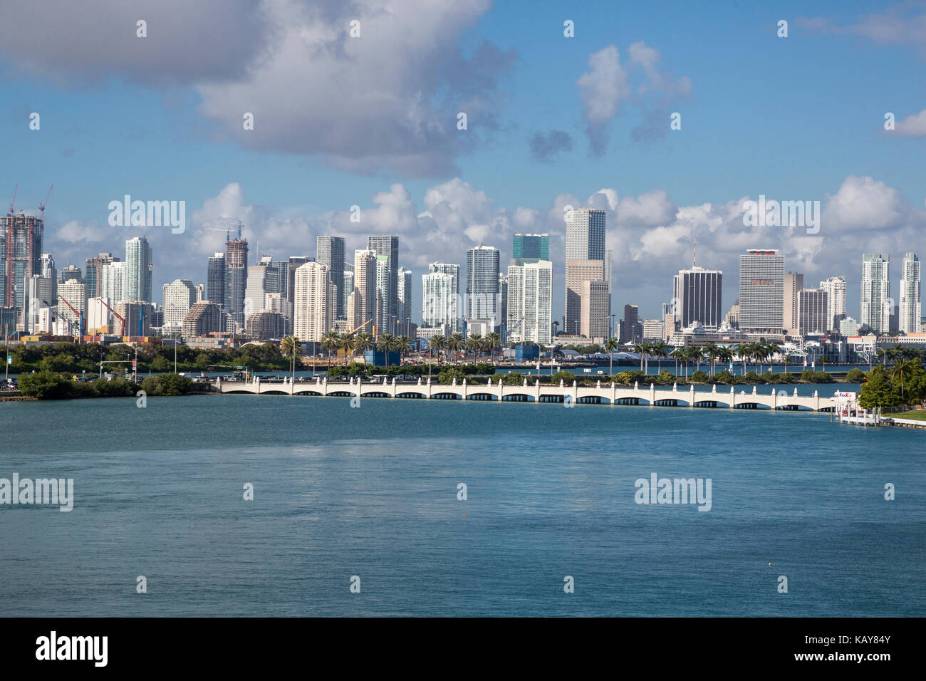 Miami, Florida. Lo skyline di Miami, la Baia di Biscayne. Foto Stock