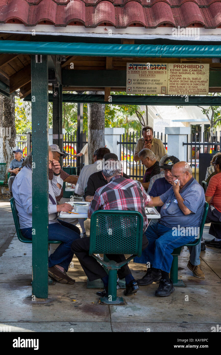 Miami, Florida. Raccolta cubano posto sulla Calle Ocho, Little Havana. Foto Stock