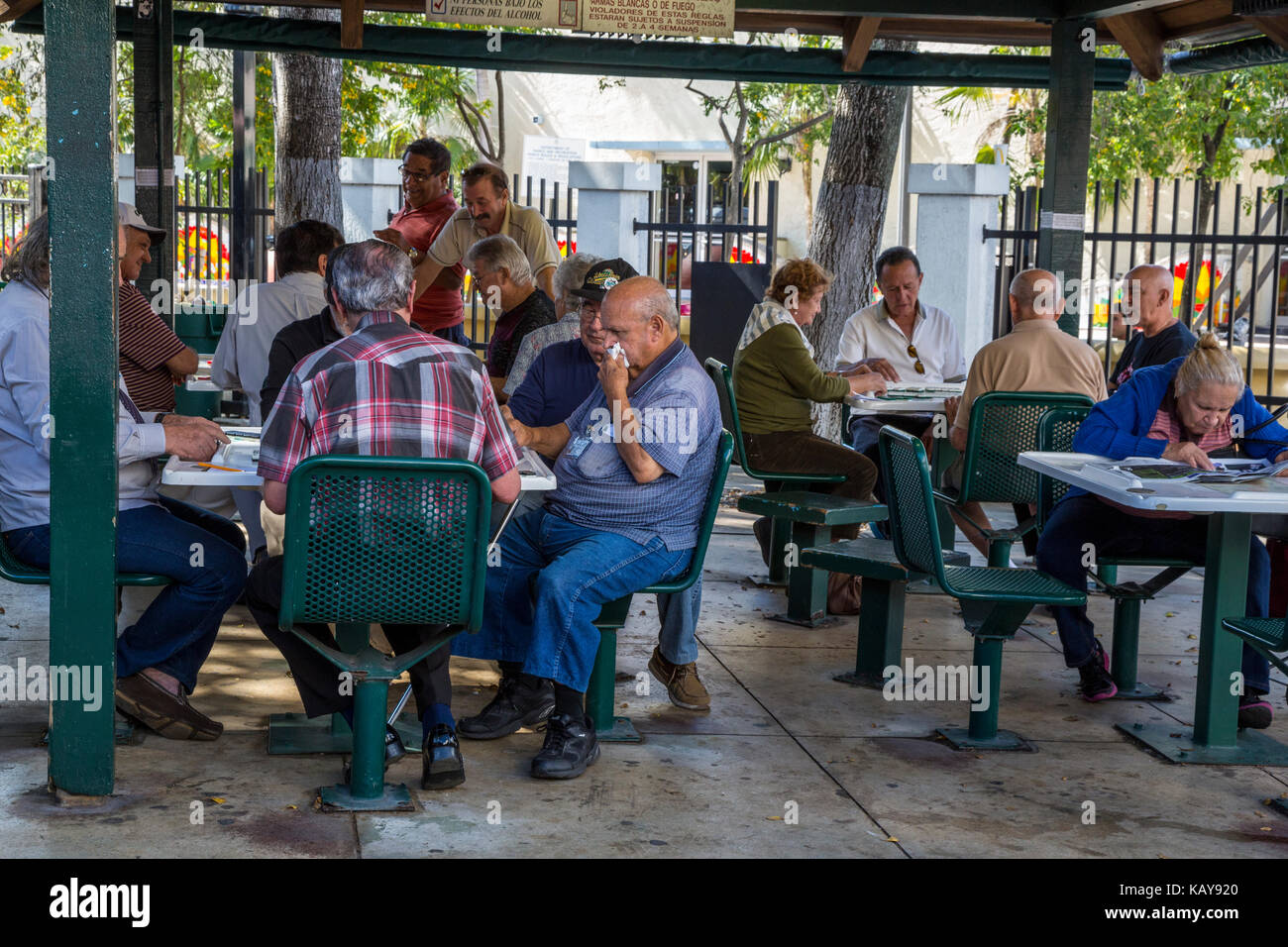 Miami, Florida. Raccolta cubano posto sulla Calle Ocho, Little Havana. Foto Stock