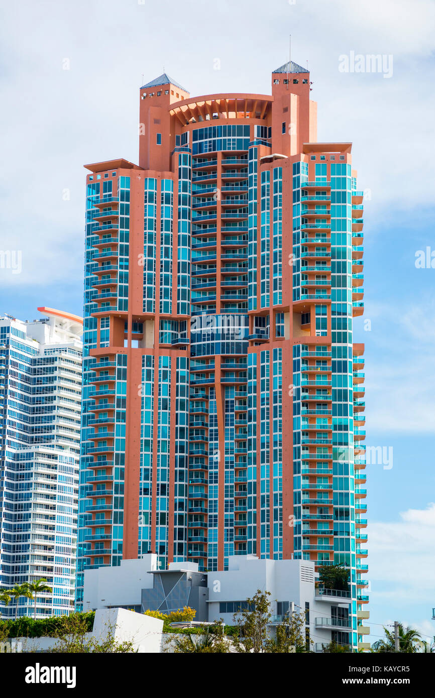 Miami Beach, Florida. Alto edificio di condominio a South Pointe, South Beach. Foto Stock
