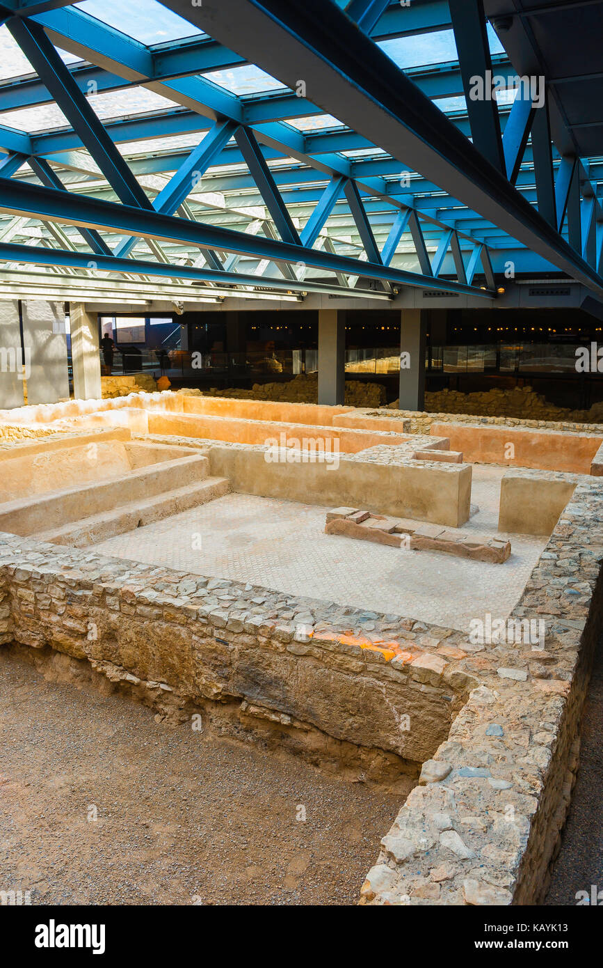 Valencia Spagna L'Almoina, vista di scavato edificio romano sotto il livello del suolo in Almoina museo archeologico a Valencia in Spagna. Foto Stock