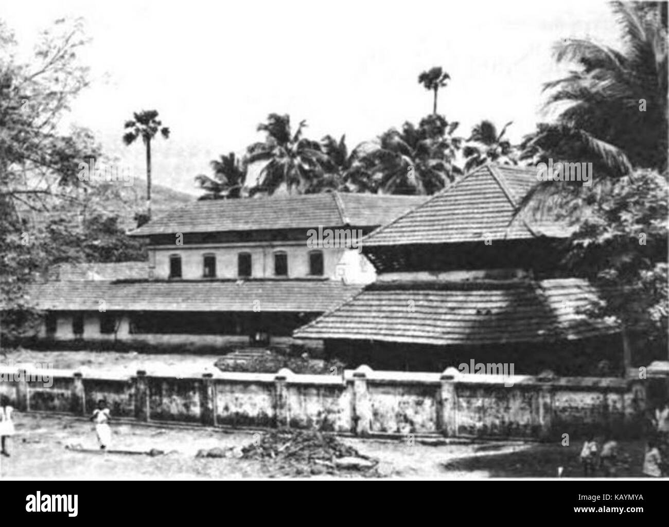 Una rappresentazione di un tradizionale Nair Tharavad, un concetto culturale nel Kerala, in India, che si riferisce alle case di famiglia ancestrali della comunità Nair. Queste strutture sono parte integrante dell'organizzazione sociale della comunità. Foto Stock