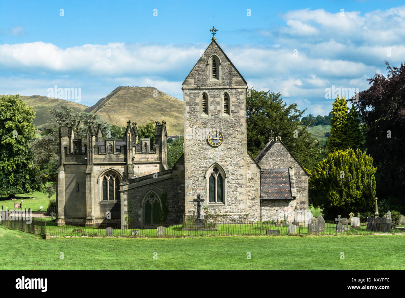 Ilam, Staffordshire, Regno Unito: Chiesa di Santa Croce, una piccola chiesa di pietra nei pressi del villaggio di Ilam, vicino al distretto Peack. Foto Stock