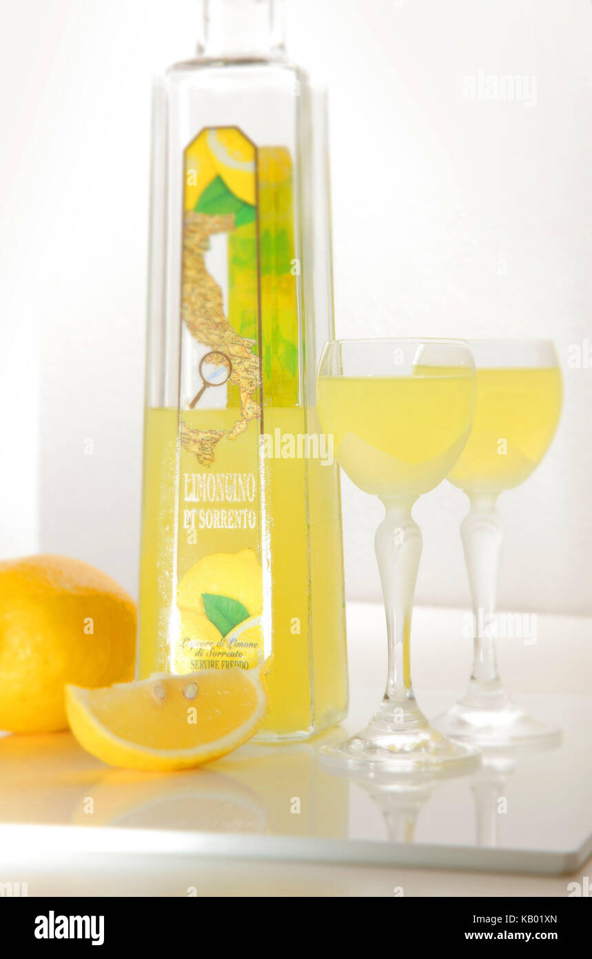 Italiano di liquore di limone Limoncello, Foto Stock