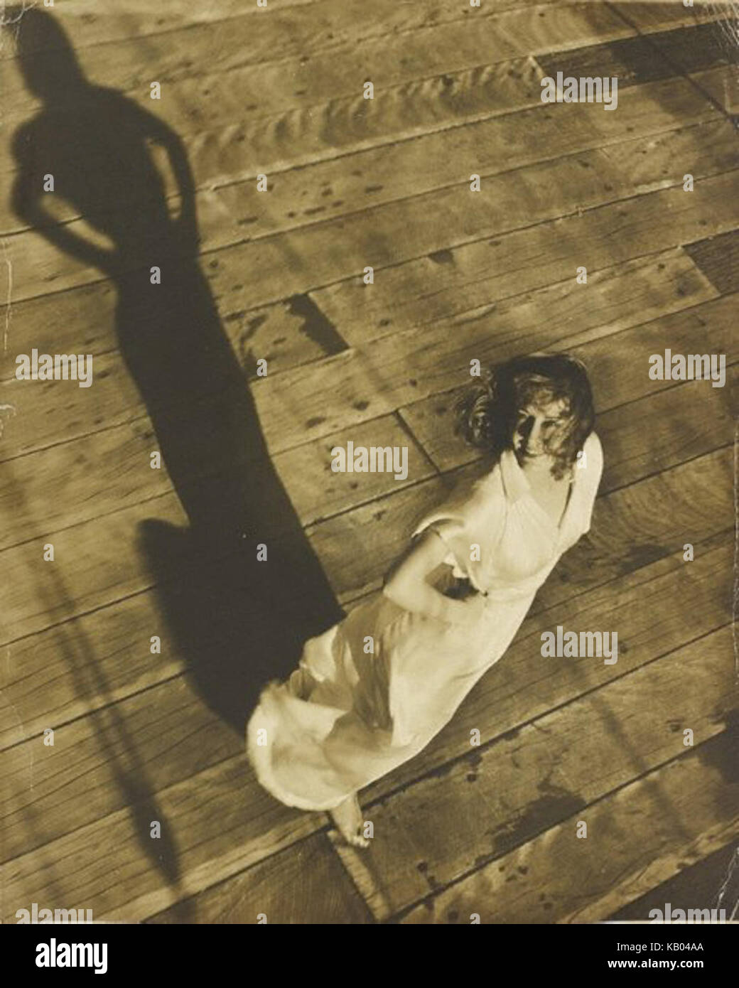 Untitled (ragazza su Wharf, moda shot), Hans Hasenpflug, 1937 Foto Stock