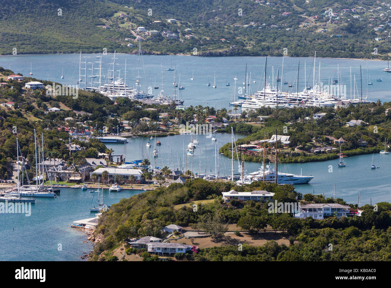 Antigua. Vista da Shirley Heights, guardando verso di Nelson's Dockyard, sul centro sinistra. Foto Stock