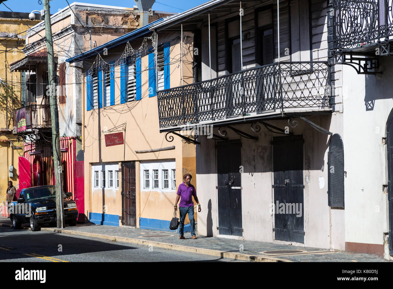 Charlotte Amalie, san Tommaso, U.S. Isole Vergini. Scena di strada, Dronningens Gade. Foto Stock