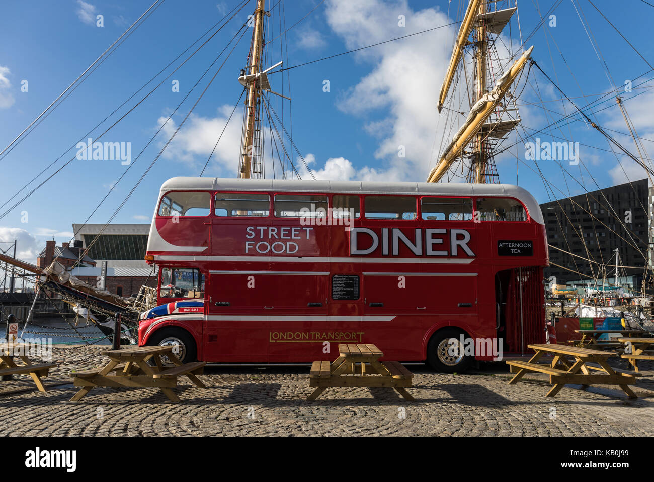 Cucina di strada van all'Albert Dock, Liverpool, Merseyside, Regno Unito Foto Stock