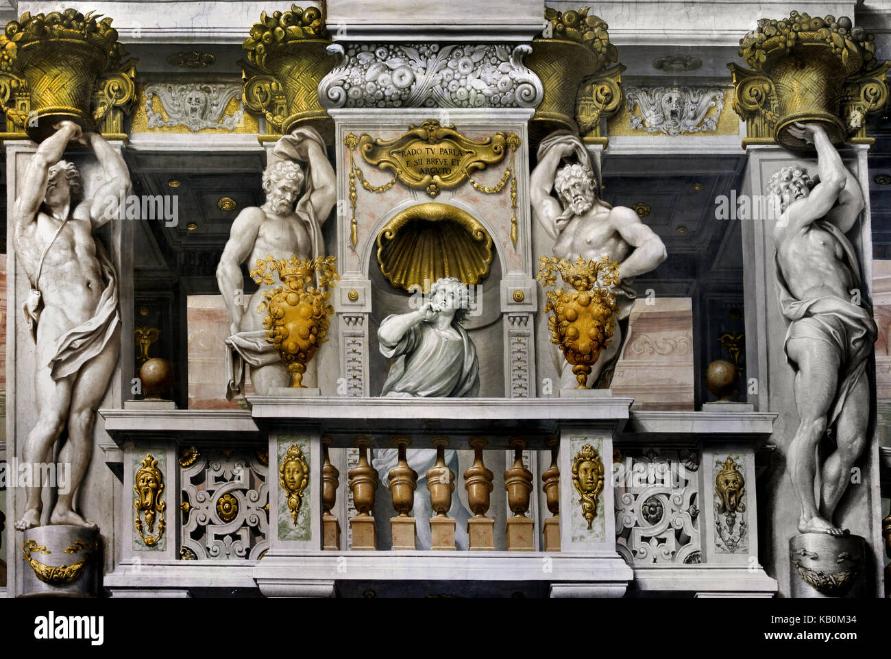 A parete e a soffitto dipinti nel Palazzo Pitti - Palazzo Pitti 1458 (era la città di residenza di Luca Pitti, un ambizioso banchiere fiorentino. ) Firenze del Rinascimento, Italiano ,l'Italia. Foto Stock