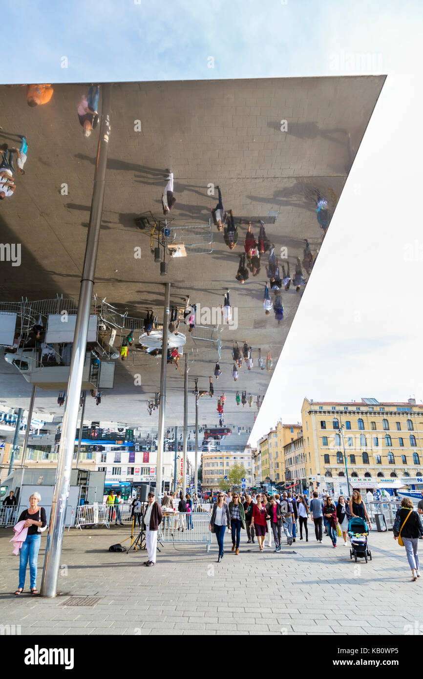 Cappottatura in acciaio Quai des Belges a Marsiglia Vecchio Porto, di Foster + Partners, Marsiglia, Francia Foto Stock