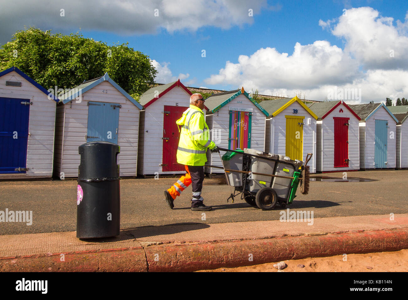 Seaside Beach spazzatura raccolta di lettiera, la gestione dei rifiuti Foto Stock