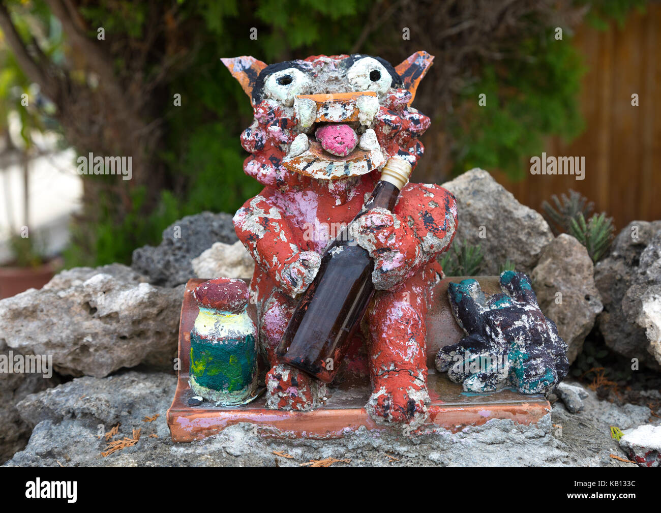 Shisa lion statua per proteggere la casa dai cattivi spiriti, isole yaeyama, Isola di Taketomi, Giappone Foto Stock