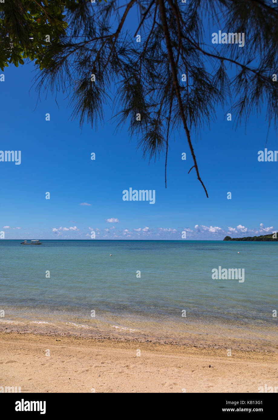 Svuotare sukuji spiaggia durante il periodo estivo, isole yaeyama, ishigaki, Giappone Foto Stock