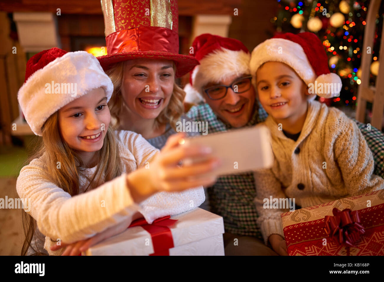 Xmas funny selfie-tempo per la famiglia sorridente Foto Stock