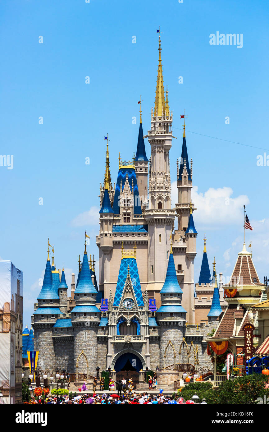 Walt Disney, il Parco a Tema del Regno Magico, che mostra il castello delle favole, Orlando, Florida, Stati Uniti d'America Foto Stock