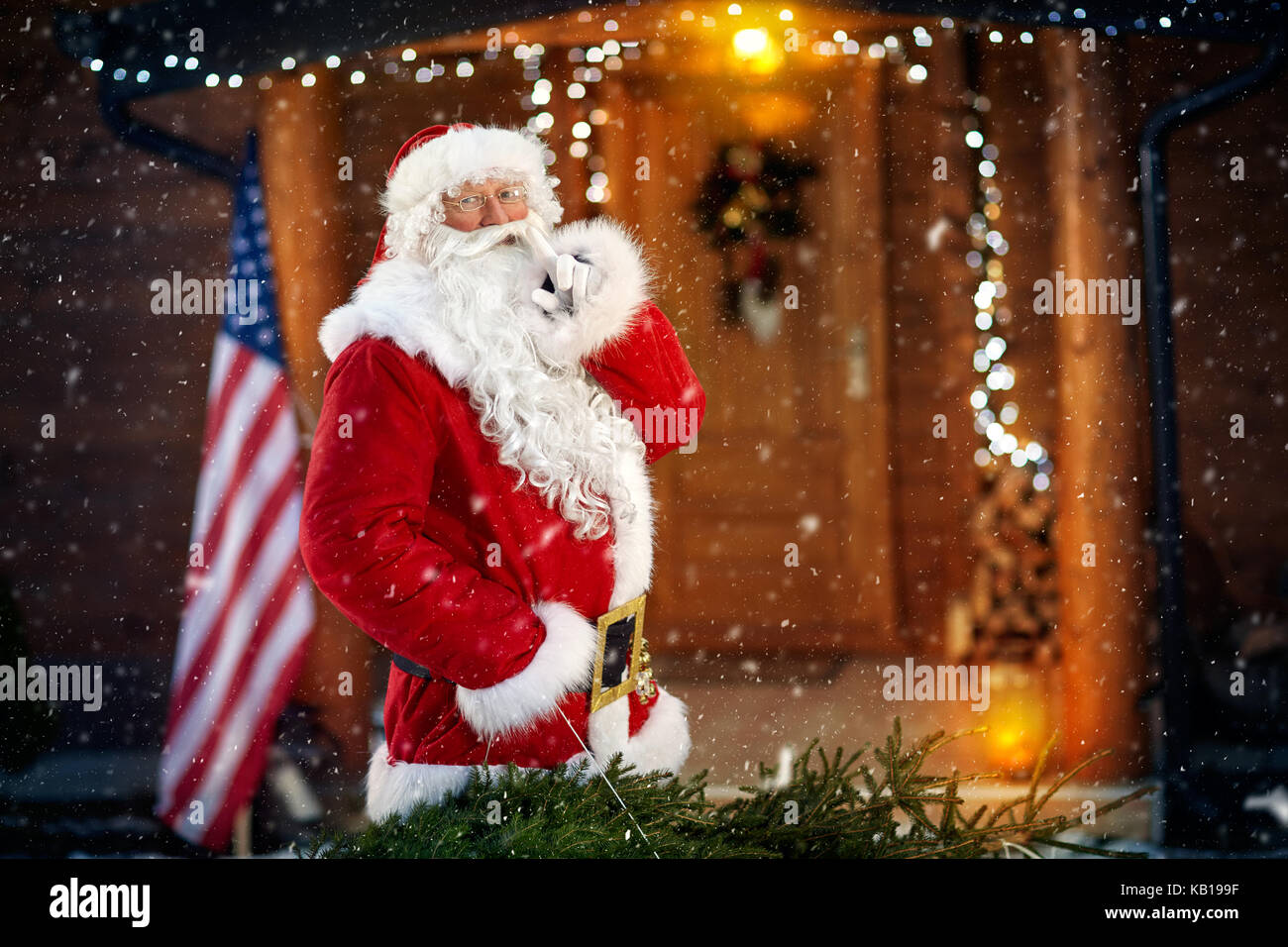 Sorpresa, Babbo Natale arriva con l'albero di natale Foto Stock