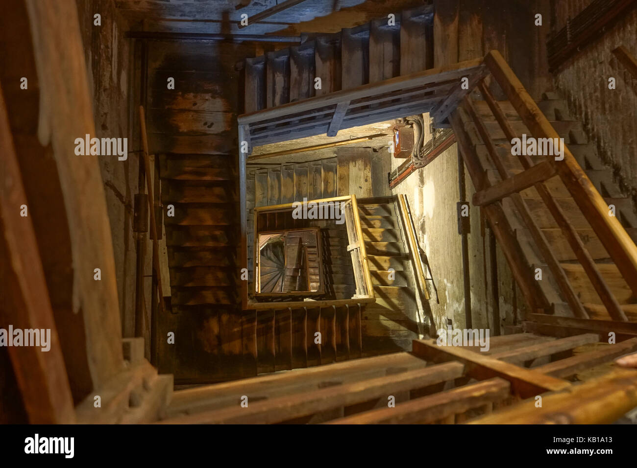 Una vista della scala all'interno della torre degli asinelli a Bologna una serie di foto di viaggio in Italia. photo Data: sabato, 16 settembre 2017. foto Foto Stock