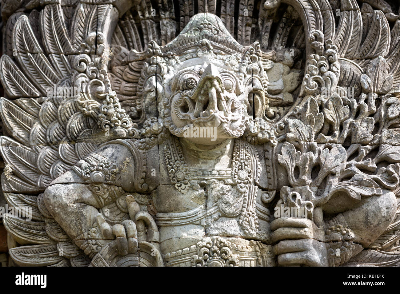 Antica statua balinese al tempio di Bali Indonesia Foto Stock