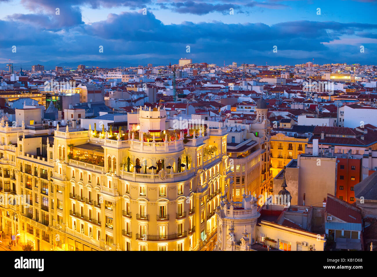 Skyline di madrid alla bella twilight. Spagna Foto Stock