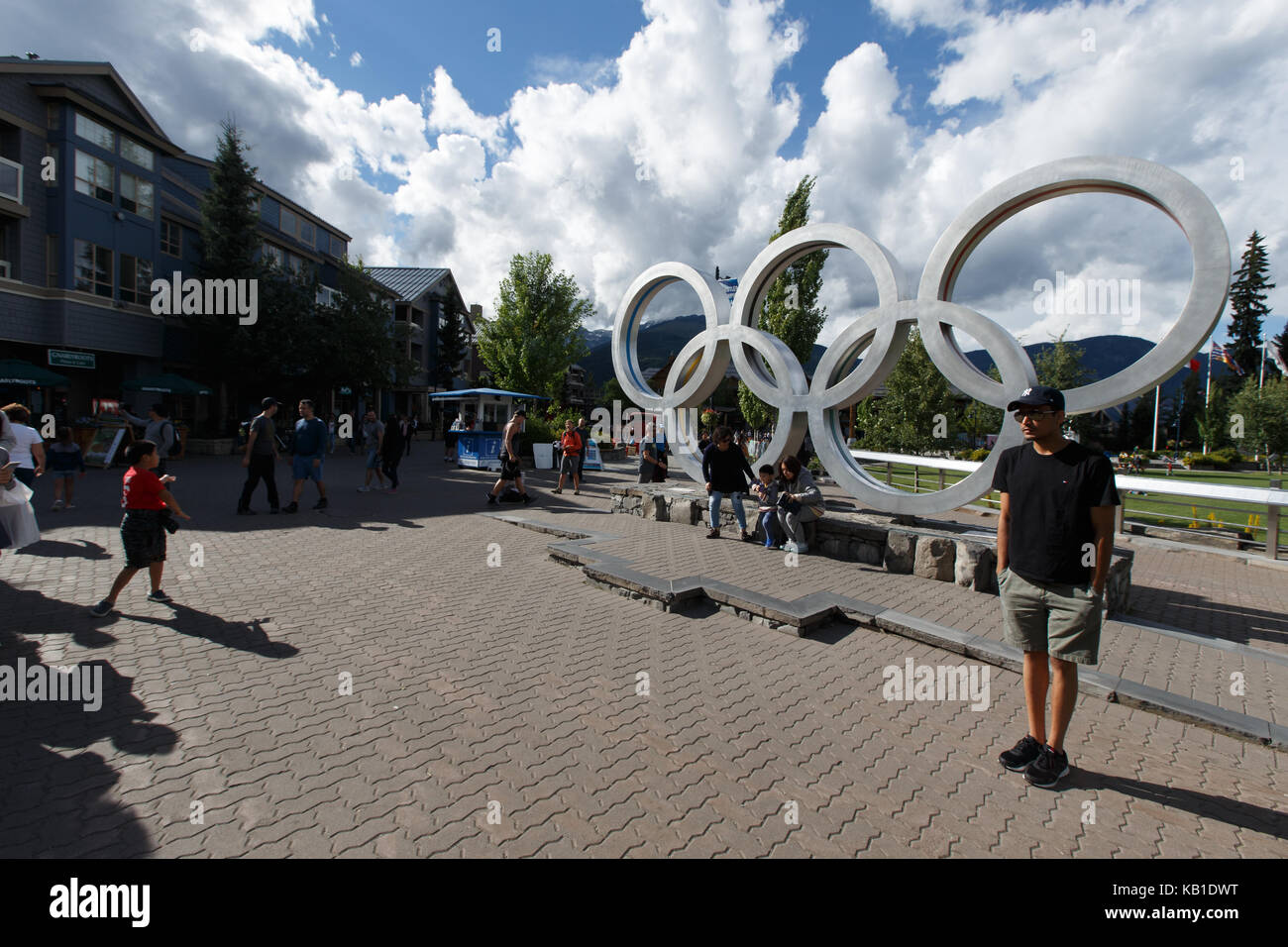 Olympic plaza e gli anelli olimpici a Whistler Resort, British Columbia, Canada Whistler, British Columbia. agosto 13, 2017. Foto Stock
