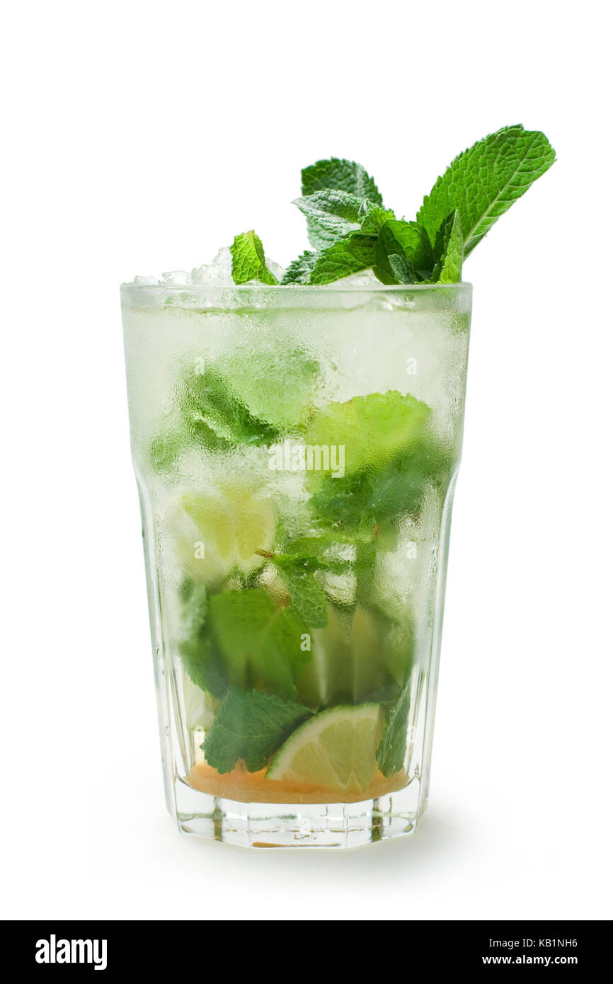 Cocktail Mojito (calce, menta, lo zucchero di canna, il succo di lime, il rum bianco, soda), Foto Stock